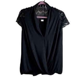 🌟VENUS Lace Short Sleeve Faux Wrap Blouse - Sz XL